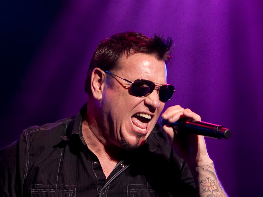 alt="Smash Mouth success boosting Steve Harwell net worth"