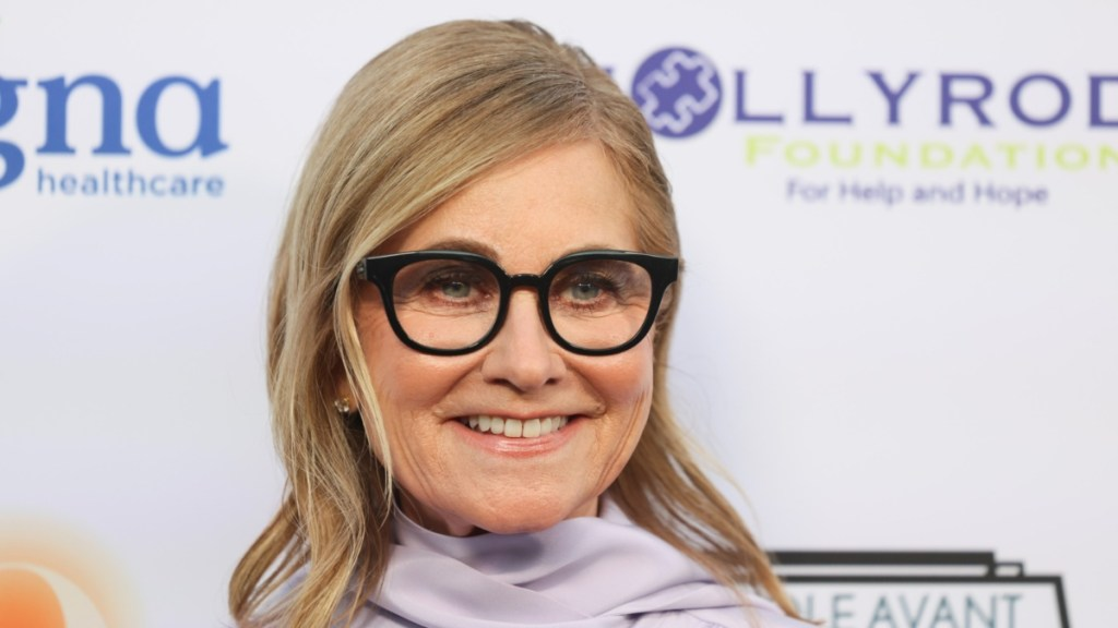 alt="Maureen McCormick net worth compared with Brady Bunch cast members"